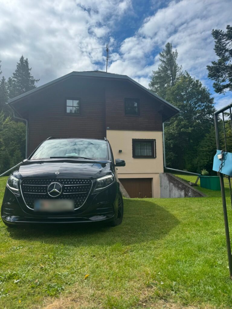 Ausflug mit Chauffeur – Van Class in den Bergen