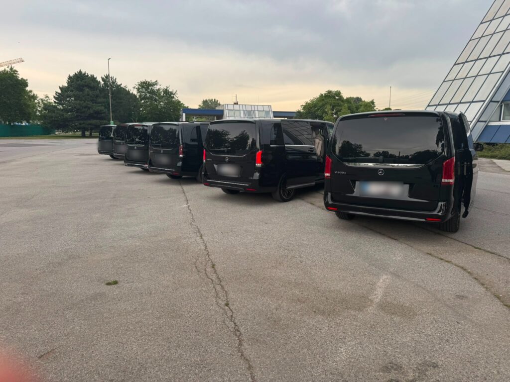 Black Eagle Fahrzeugflotte – Heckansicht Mercedes V-Klasse