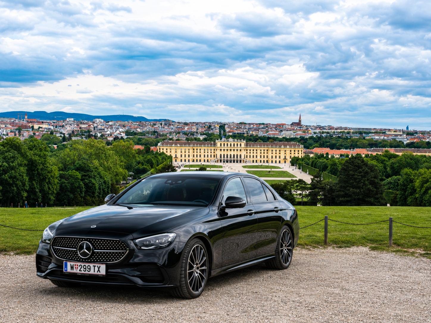 Black Eagle Limousinen Service – Business Class vor Schloss Schönbrunn
